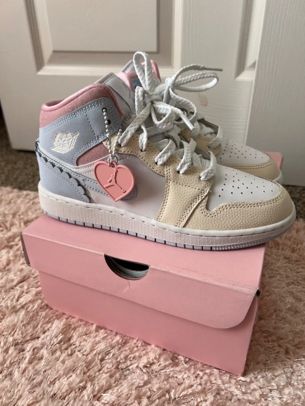 Air Jordan 1 Mid ( Grade school)